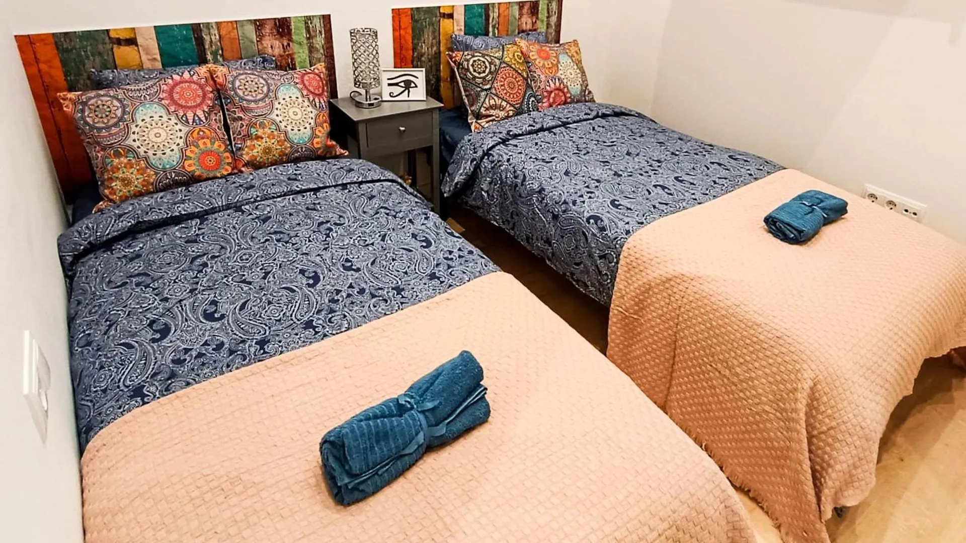 Private Rooms Next Liceu 바르셀로나