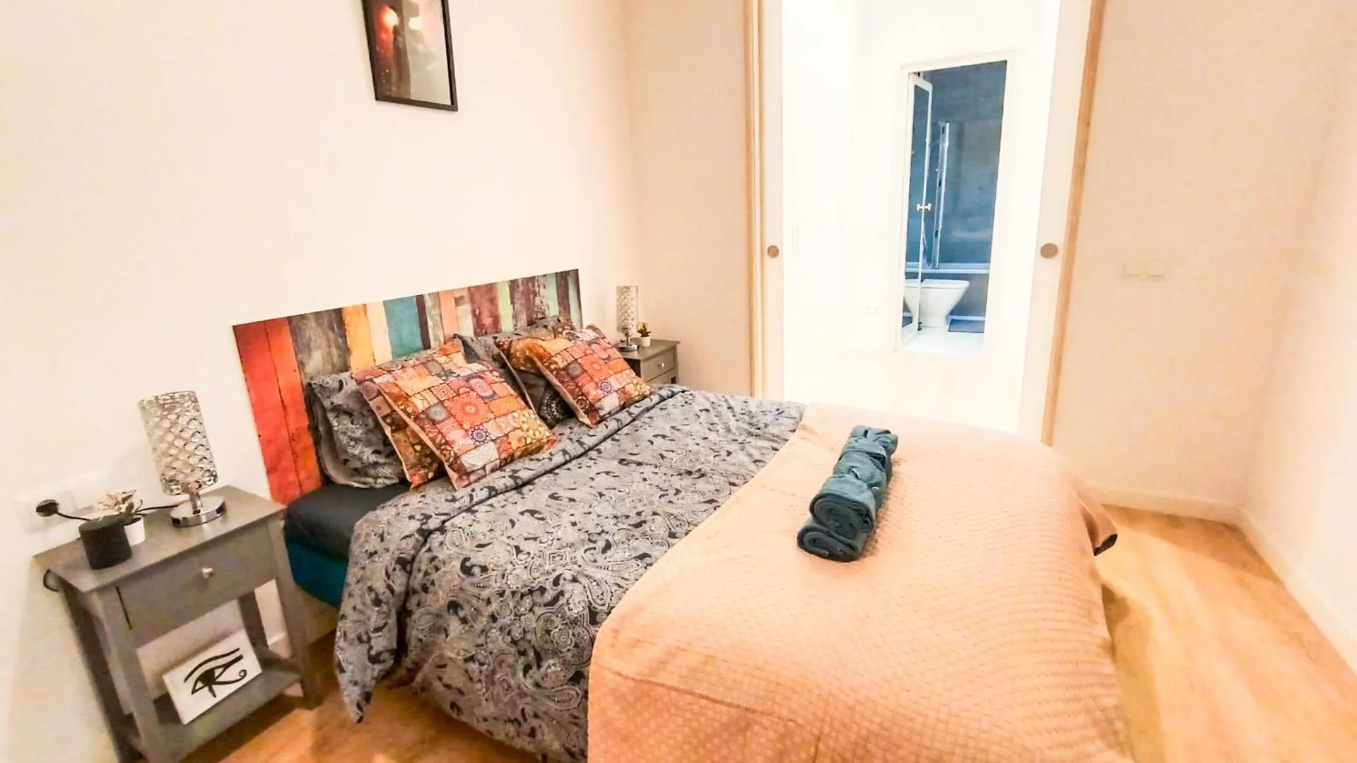 Private Rooms Next Liceu Barcelona Hostal