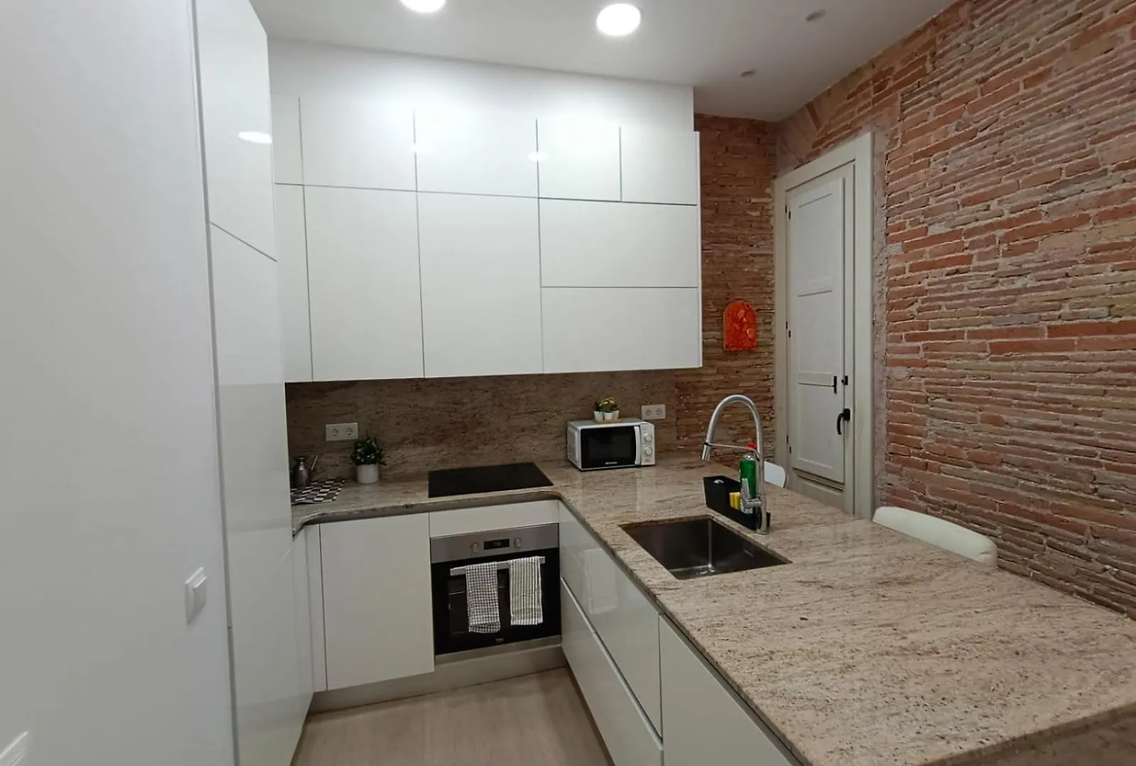 Hostal Private Rooms Next Liceu Barcelona